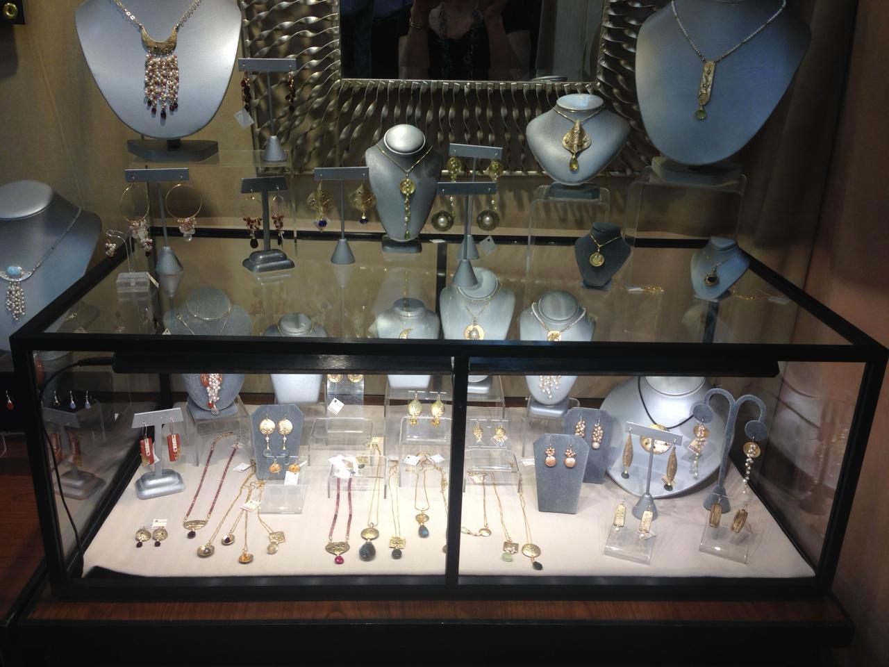 Booth 15 — DDS portable trade show display at an art fair