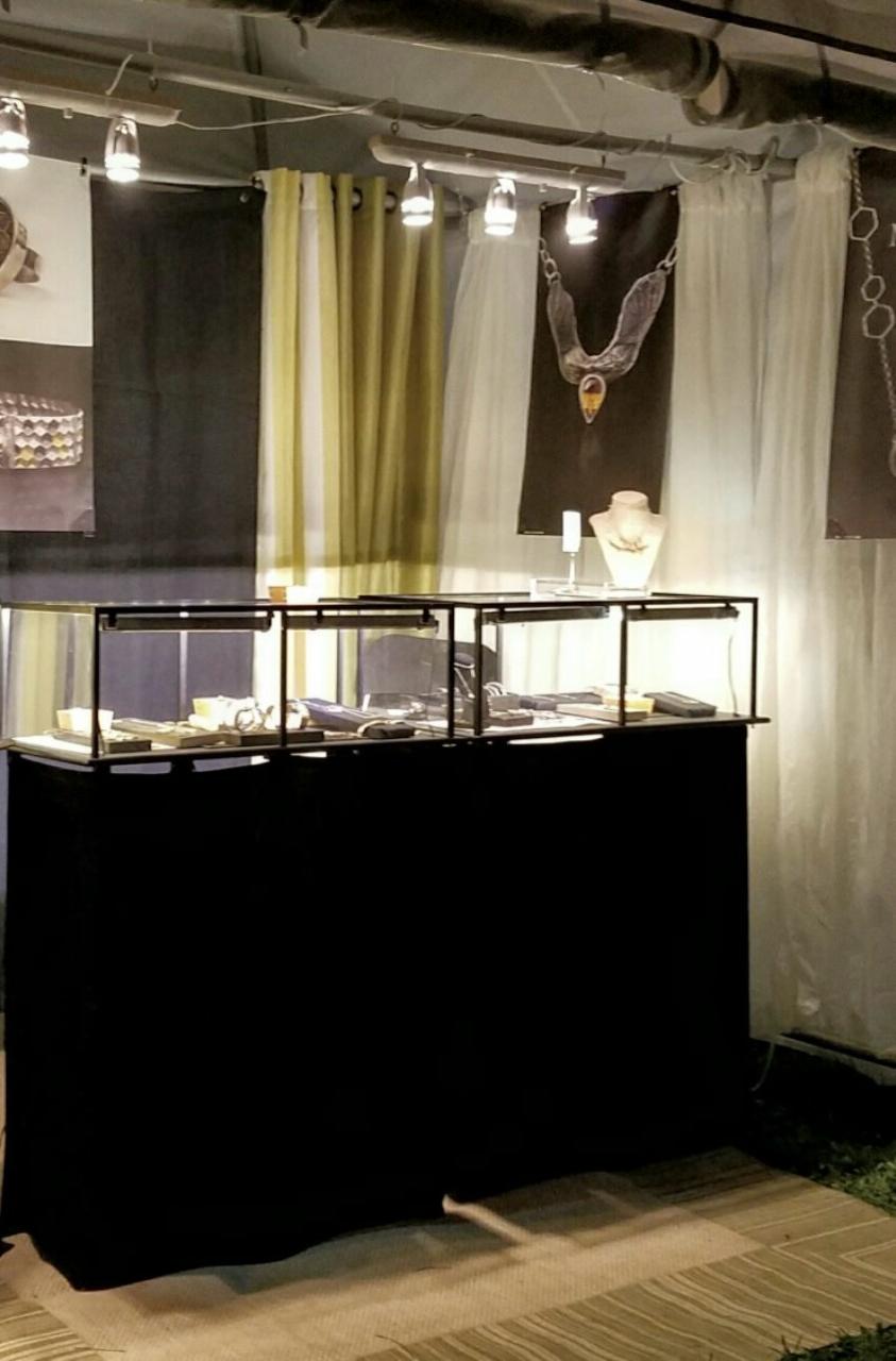 Booth 21 — DDS portable trade show display at an art fair