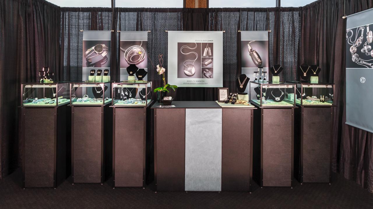Booth 22 — DDS portable trade show display at an art fair