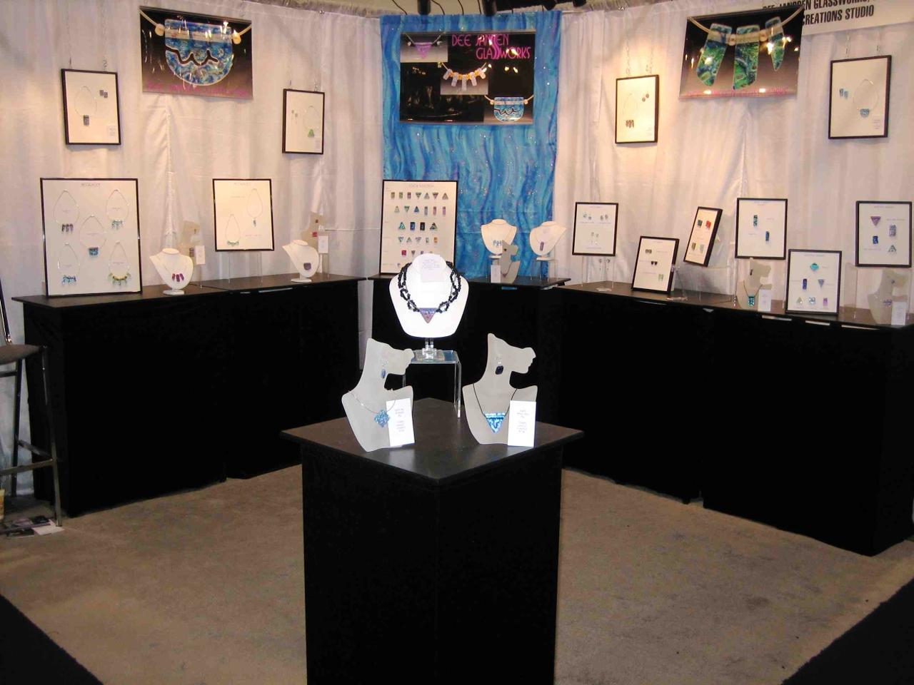 Booth 4 — DDS portable trade show display at an art fair
